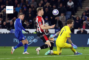 Leicester vs Brentford: Nistelrooy không cứu vãn thất bại